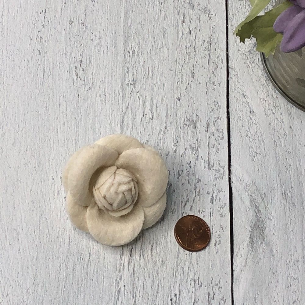 Ivory Cream Camellia Flower Pin/Brooch - Picture 2 of 7